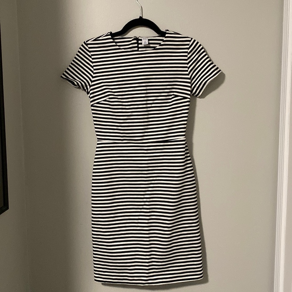 Black and white short sleeve dress